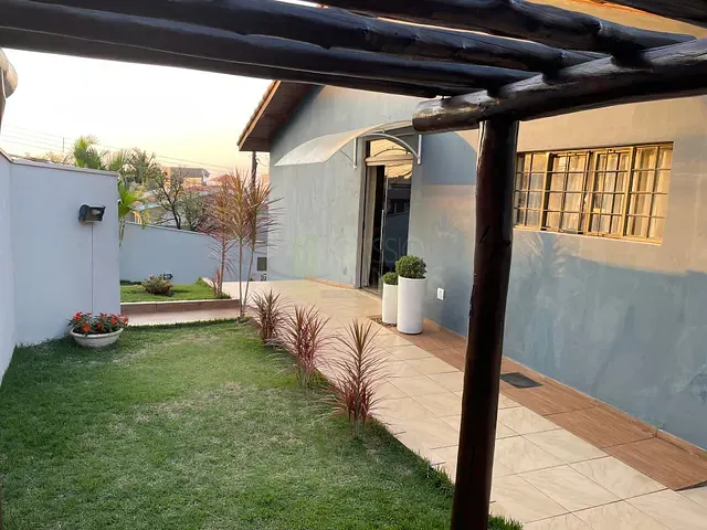 Casa com 244m² 2 quartos e 3 banheiros, à venda, no bairro Jardim Vale do Sol em Apucarana