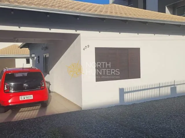 Casa com 454m² 3 quartos e 3 banheiros, à venda, no bairro Costa e Silva em Joinville