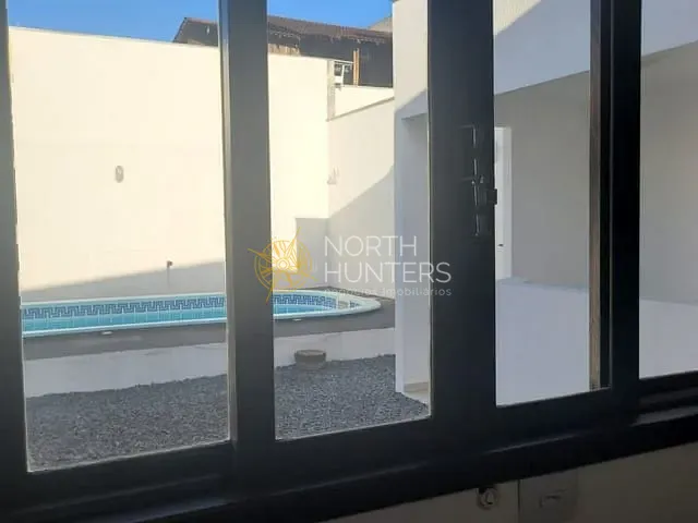 Casa com 454m² 3 quartos e 3 banheiros, à venda, no bairro Costa e Silva em Joinville