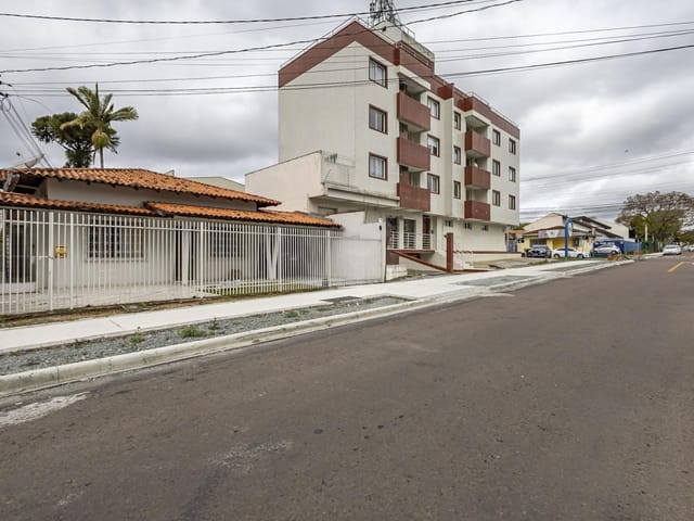 Casa com 696m² 4 quartos e 6 banheiros, à venda, no bairro Santa Quitéria em Curitiba