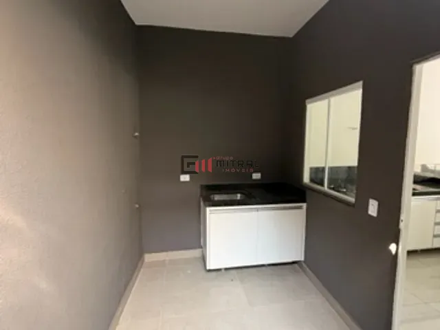 Casa com 100m² 2 quartos e 1 banheiro, para alugar, no bairro Industrial em Londrina