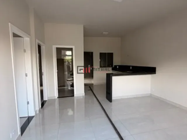 Casa com 100m² 2 quartos e 1 banheiro, para alugar, no bairro Industrial em Londrina