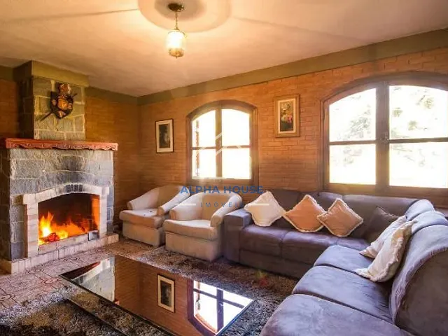 Casa com 1500m² 3 quartos e 1 banheiro, à venda, no bairro Vila Siomara em Campos do Jordão