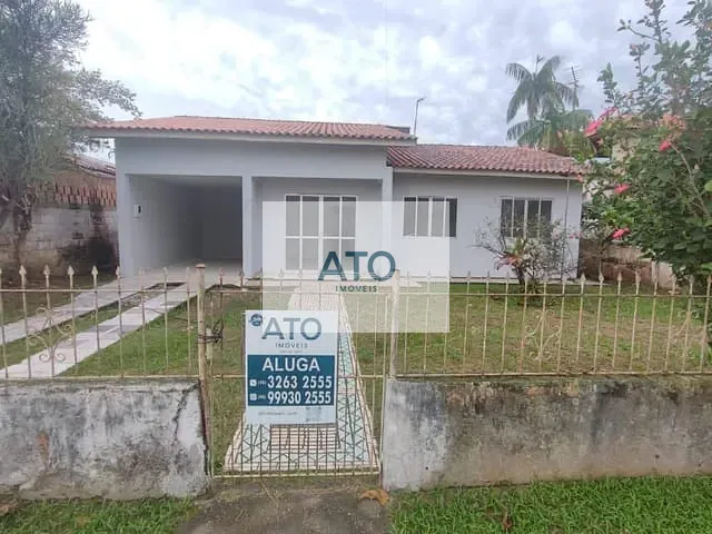 Casa com 90m² 3 quartos e 2 banheiros, para alugar, no bairro Praça em Tijucas