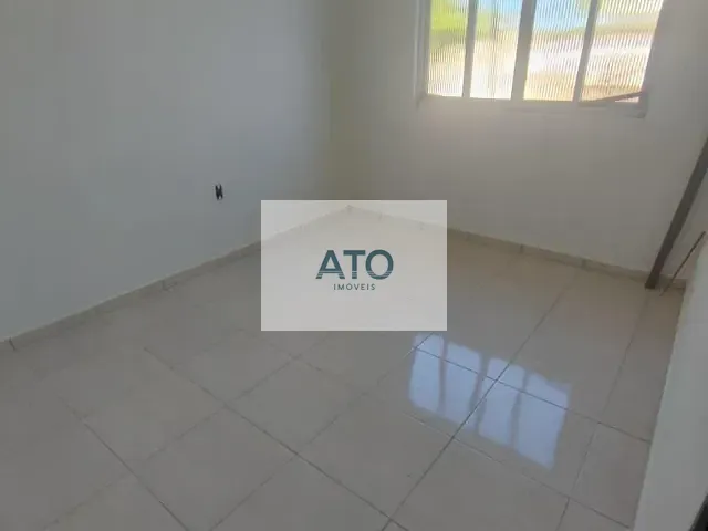 Casa com 90m² 3 quartos e 2 banheiros, para alugar, no bairro Praça em Tijucas