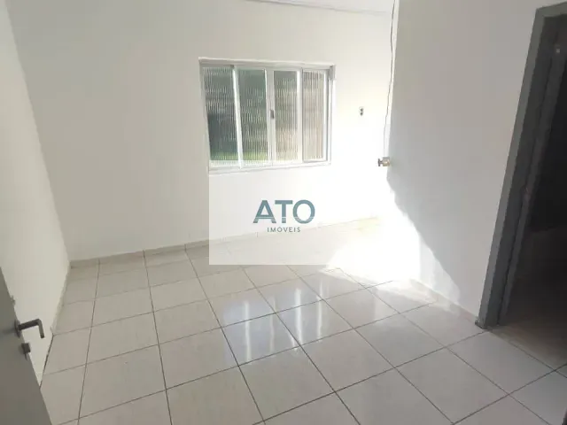 Casa com 90m² 3 quartos e 2 banheiros, para alugar, no bairro Praça em Tijucas