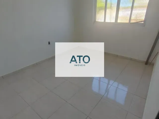 Casa com 90m² 3 quartos e 2 banheiros, para alugar, no bairro Praça em Tijucas