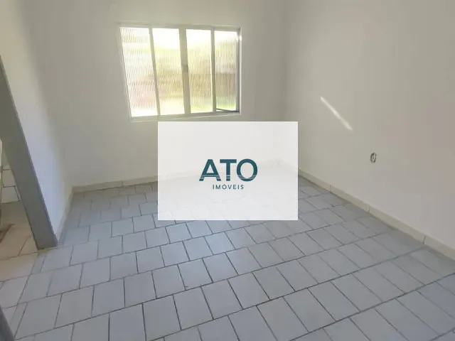 Casa com 90m² 3 quartos e 2 banheiros, para alugar, no bairro Praça em Tijucas