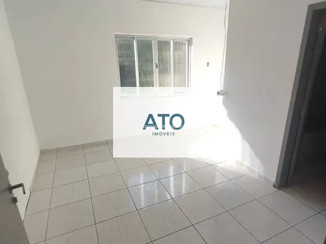 Casa com 90m² 3 quartos e 2 banheiros, para alugar, no bairro Praça em Tijucas