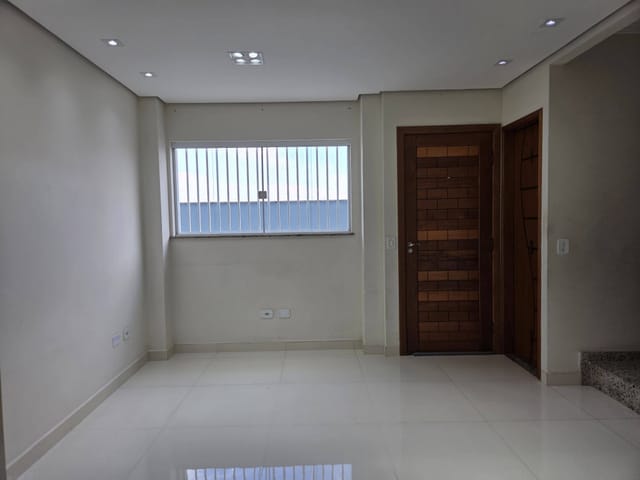 Casa 2 quartos e 1 banheiro, para alugar, no bairro Vila Isolina Mazzei em São Paulo