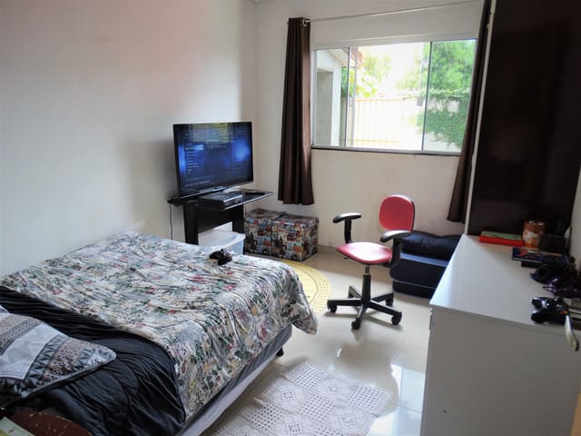 Casa 4 quartos e 3 banheiros, à venda, no bairro Cará-cará em Ponta Grossa