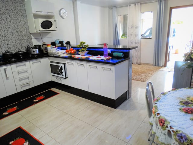 Casa 4 quartos e 3 banheiros, à venda, no bairro Cará-cará em Ponta Grossa