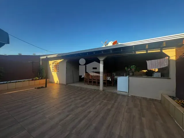 Casa com 280m² 3 quartos e 2 banheiros, à venda, no bairro Jardim Monte Carlo em Rolândia
