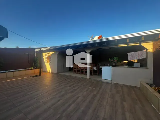 Casa com 280m² 3 quartos e 2 banheiros, à venda, no bairro Jardim Monte Carlo em Rolândia