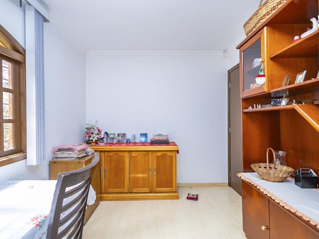 Casa com 360m² 3 quartos e 3 banheiros, à venda, no bairro Campo Comprido em Curitiba
