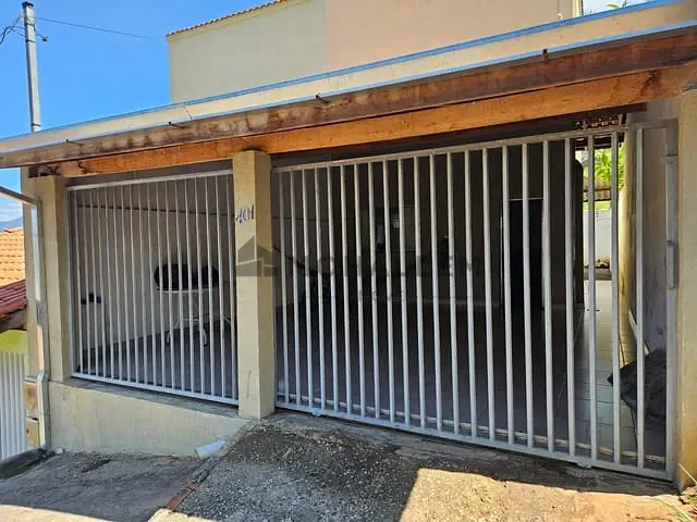 Casa 2 quartos e 1 banheiro, à venda ou para alugar, no bairro Santa Efigenia em Piranguinho
