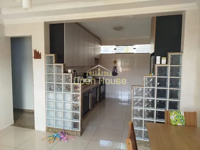 Casa com 480m² 4 quartos e 3 banheiros, à venda, no bairro Oriente em Pinheiral