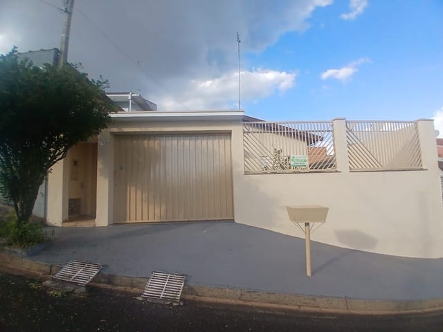 Casa com 250m² 2 quartos e 1 banheiro, para alugar, no bairro Jardim do Trevo em São João da Boa Vista