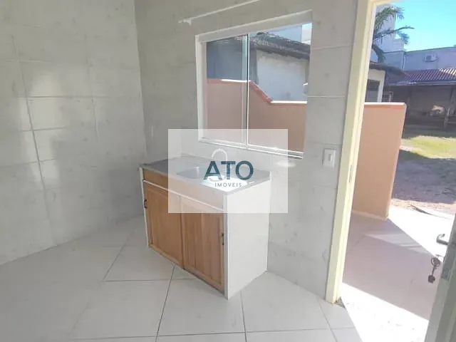 Casa 2 quartos e 1 banheiro, para alugar, no bairro Centro em Tijucas