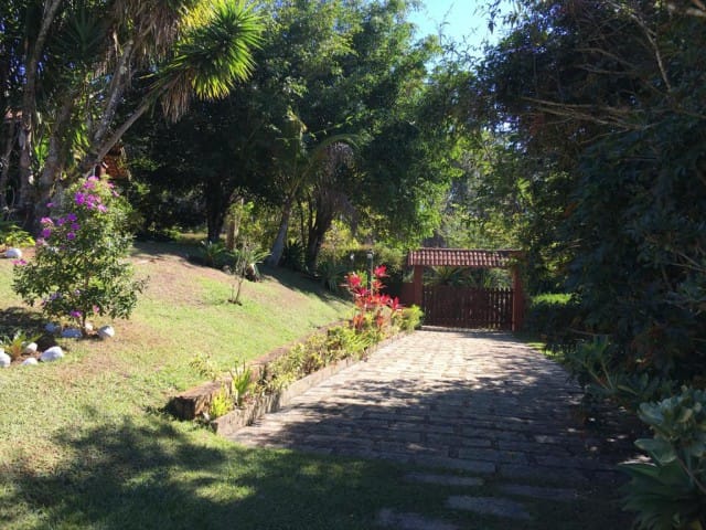 Casa com 5006m², à venda, no bairro Itaipava em Petrópolis