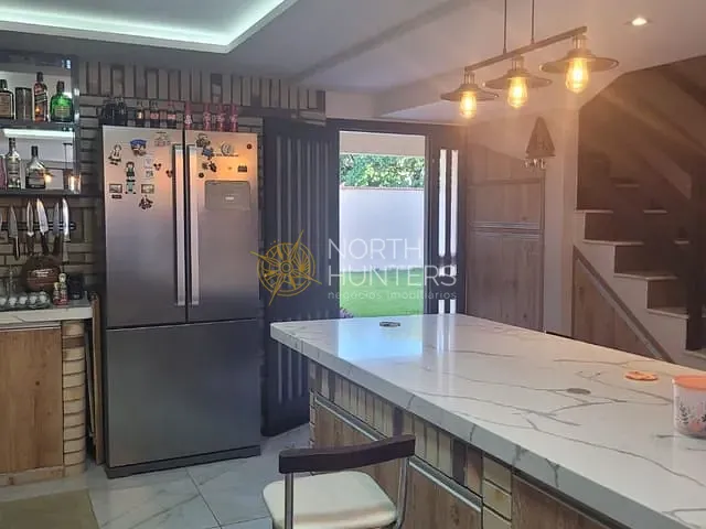 Casa com 577m² 4 quartos e 5 banheiros, à venda, no bairro Costa e Silva em Joinville