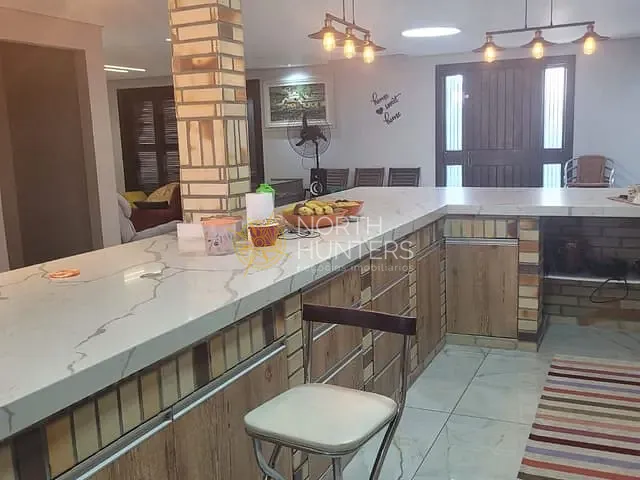 Casa com 577m² 4 quartos e 5 banheiros, à venda, no bairro Costa e Silva em Joinville