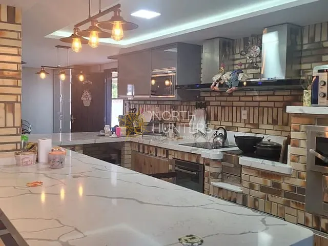 Casa com 577m² 4 quartos e 5 banheiros, à venda, no bairro Costa e Silva em Joinville