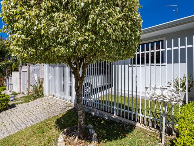 Casa com 130m² 2 quartos e 1 banheiro, à venda, no bairro Campo Comprido em Curitiba