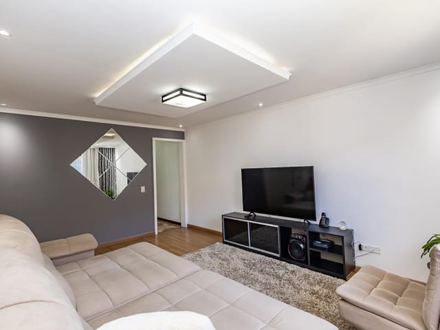 Casa com 130m² 2 quartos e 1 banheiro, à venda, no bairro Campo Comprido em Curitiba
