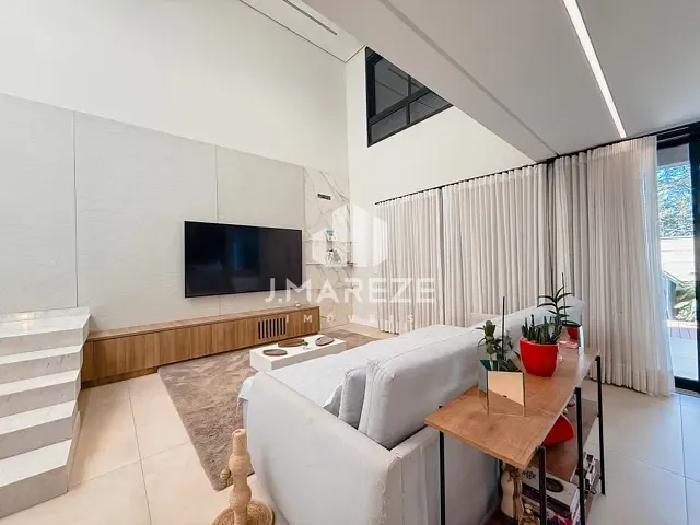 Casa com 233m² 4 quartos e 2 banheiros, à venda, no bairro Loteamento Residencial Florais Do Lago em Apucarana