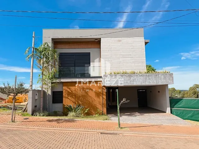 Casa com 233m² 4 quartos e 2 banheiros, à venda, no bairro Loteamento Residencial Florais Do Lago em Apucarana