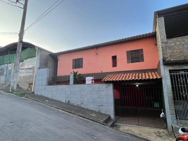 Casa 3 quartos e 2 banheiros, à venda, no bairro Izabel Tavares em Cataguases