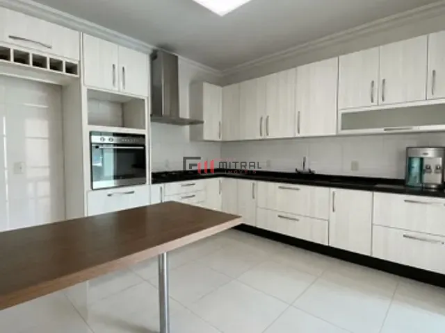 Casa 3 quartos e 4 banheiros, para alugar, no bairro Esperança em Londrina