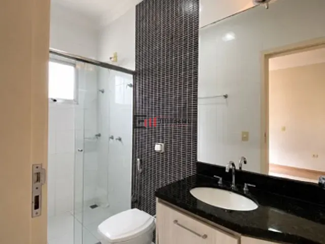 Casa 3 quartos e 4 banheiros, para alugar, no bairro Esperança em Londrina