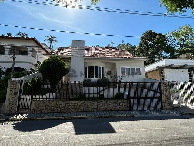 Casa 5 quartos e 2 banheiros, à venda, no bairro Centro em Itajubá