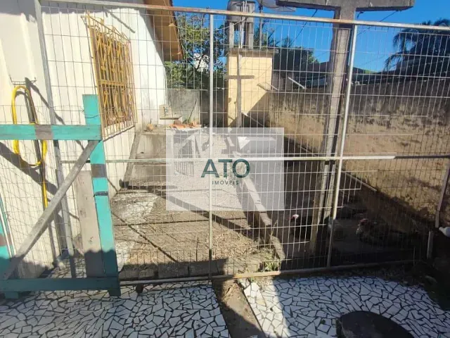 Casa 3 quartos e 2 banheiros, para alugar, no bairro Centro em Tijucas