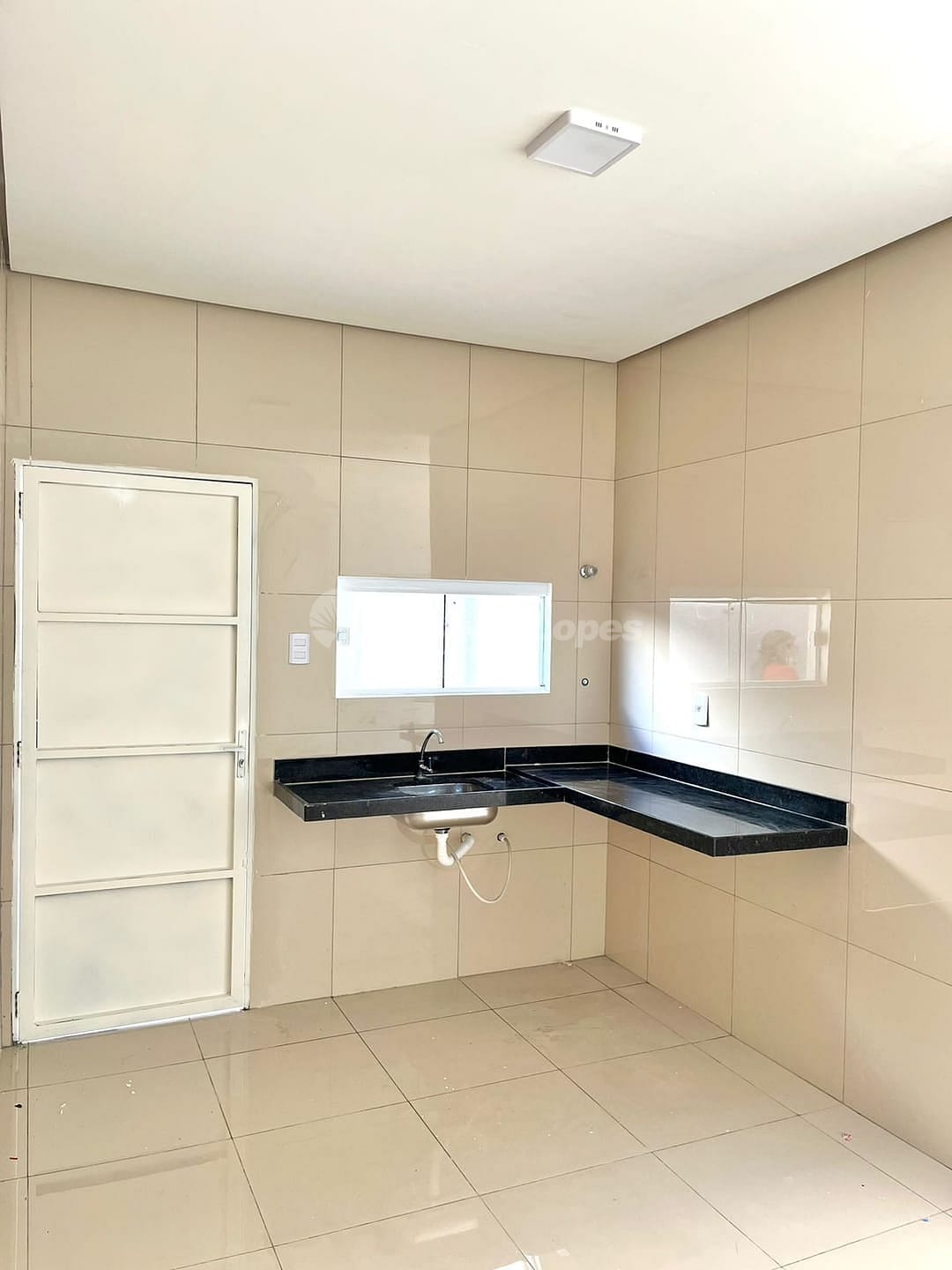 Casa à venda com 2 quartos, 65m² - Foto 4