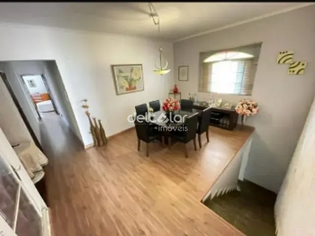 Casa com 360m² 5 quartos e 4 banheiros, à venda, no bairro Planalto em Belo Horizonte