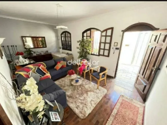 Casa com 360m² 5 quartos e 4 banheiros, à venda, no bairro Planalto em Belo Horizonte