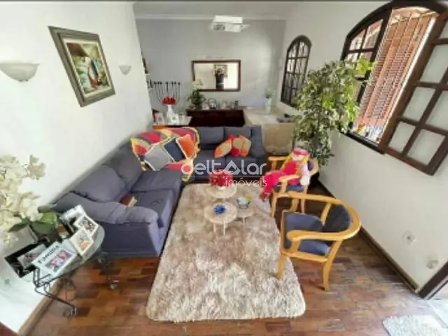 Casa com 360m² 5 quartos e 4 banheiros, à venda, no bairro Planalto em Belo Horizonte