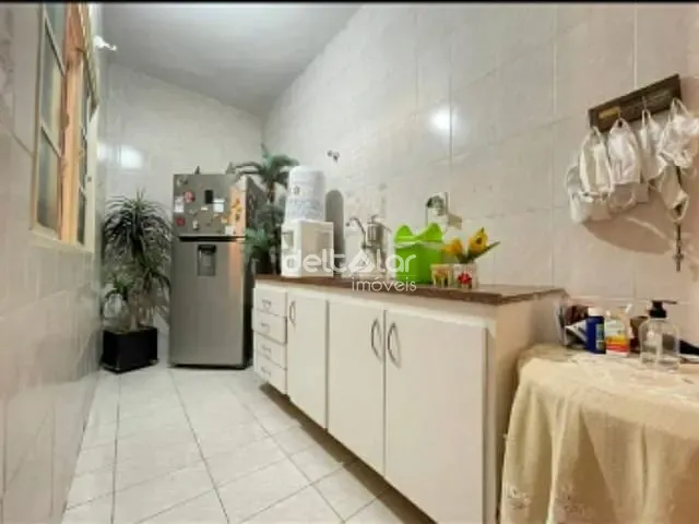 Casa com 360m² 5 quartos e 4 banheiros, à venda, no bairro Planalto em Belo Horizonte