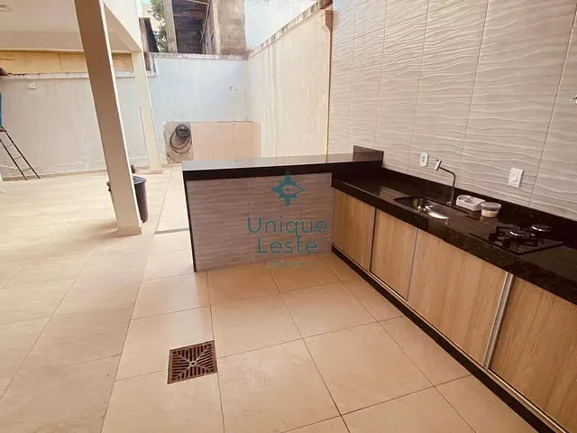 Casa 7 quartos e 4 banheiros, à venda, no bairro Santa Mônica em Belo Horizonte