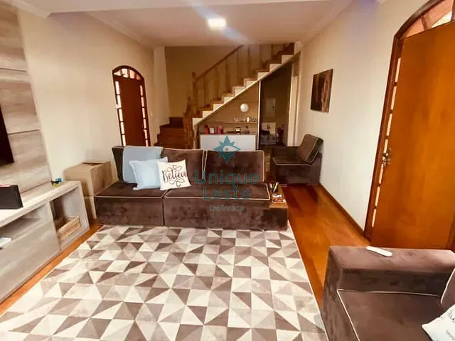 Casa 7 quartos e 4 banheiros, à venda, no bairro Santa Mônica em Belo Horizonte
