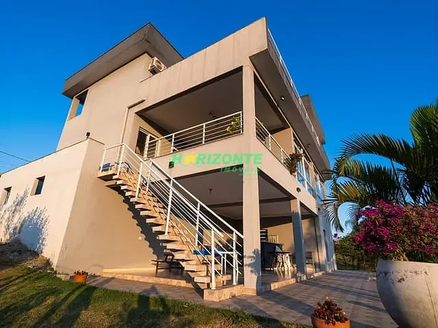 Casa com 565m² 4 quartos e 5 banheiros, à venda ou para alugar, no bairro Terras de Santa Mariana em Caçapava