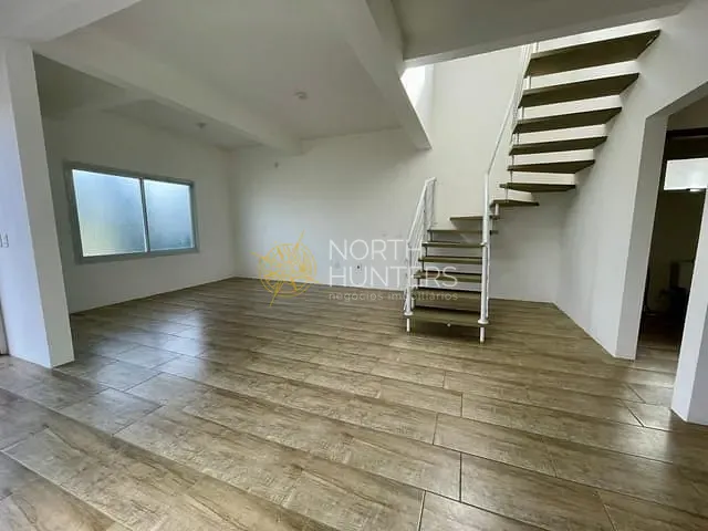 Casa com 250m² 3 quartos e 3 banheiros, para alugar, no bairro Cachoeira do Bom Jesus em Florianópolis