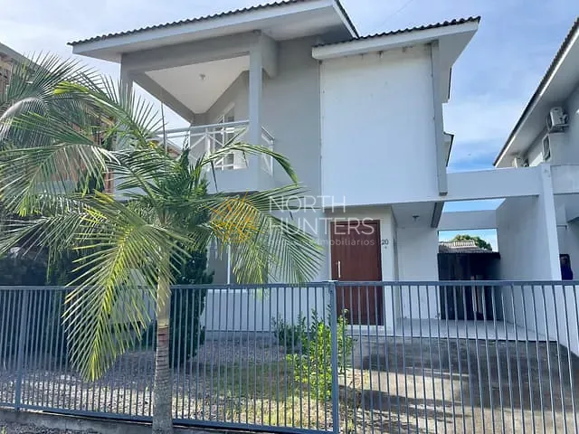 Casa com 250m² 3 quartos e 3 banheiros, para alugar, no bairro Cachoeira do Bom Jesus em Florianópolis