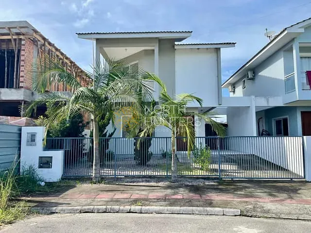 Casa com 250m² 3 quartos e 3 banheiros, para alugar, no bairro Cachoeira do Bom Jesus em Florianópolis