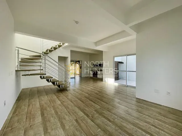 Casa com 250m² 3 quartos e 3 banheiros, para alugar, no bairro Cachoeira do Bom Jesus em Florianópolis