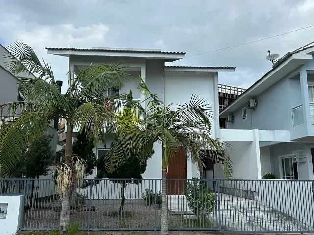 Casa com 250m² 3 quartos e 3 banheiros, para alugar, no bairro Cachoeira do Bom Jesus em Florianópolis