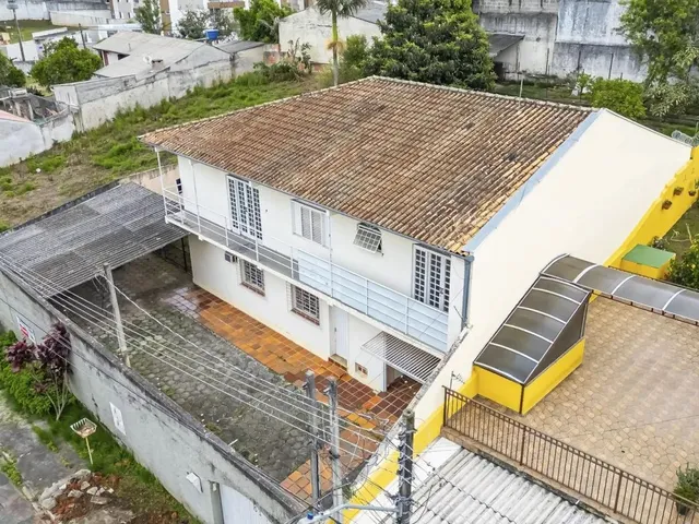 Casa com 600m² 4 quartos e 5 banheiros, à venda, no bairro Santa Felicidade em Curitiba